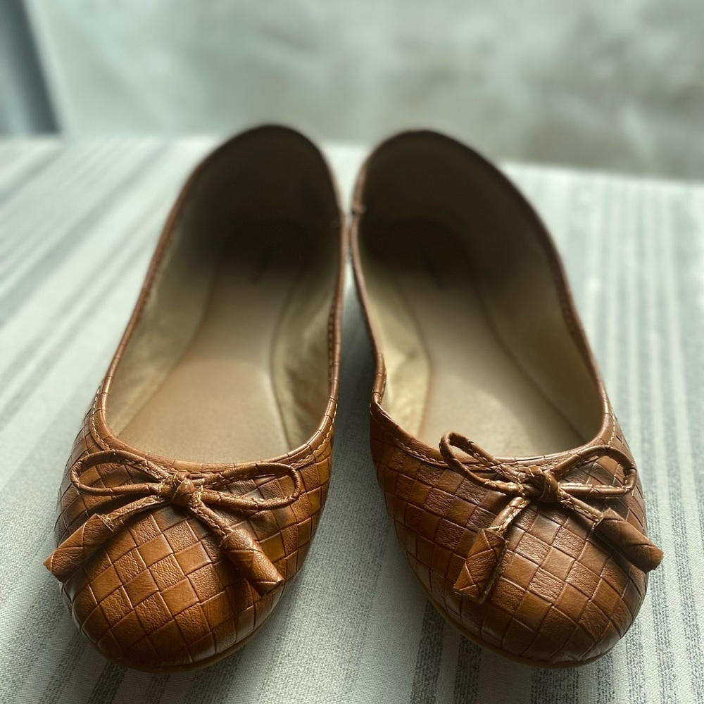 EUC Torrid Faux leather flats 10 wide